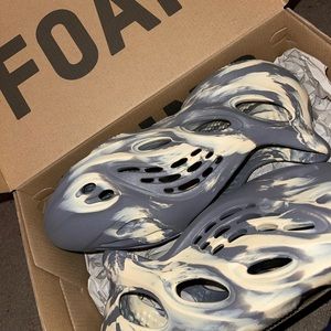 Yeezy Foam Runner Moon Grey